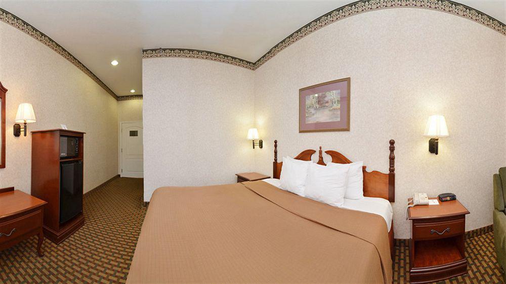 Best Western Bradbury Inn & Suites Perry Esterno foto